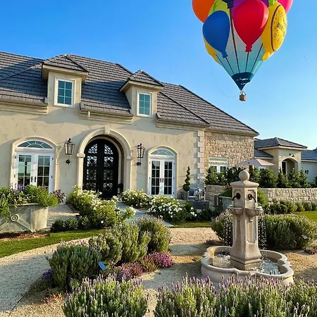 Domaine Chardonnay Bed & Breakfast